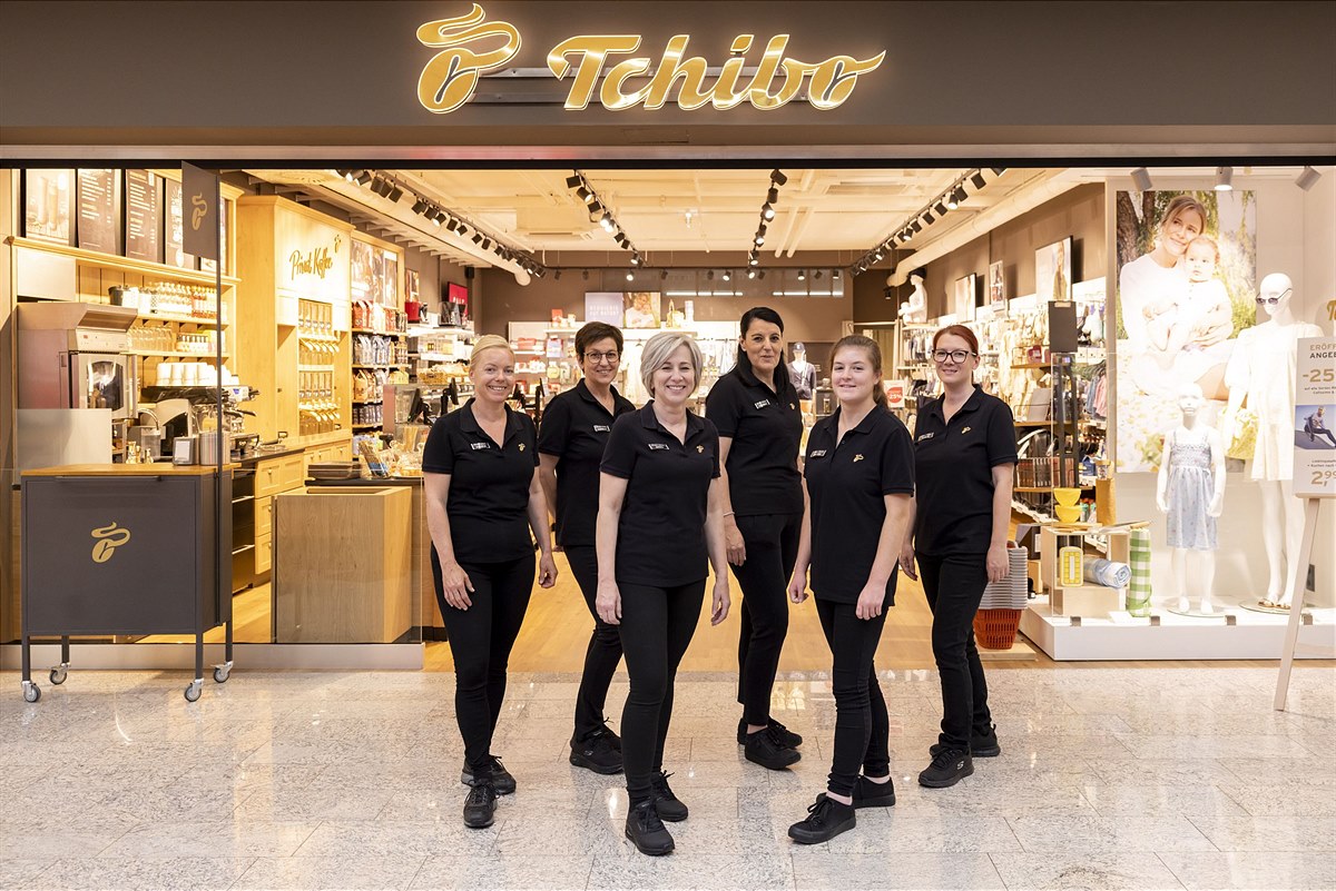 Das Team der neu eröffneten Tchibo Filiale in Imst