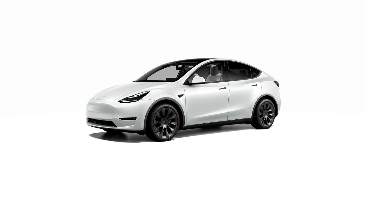 Tchibo Autoabo-Kund*innen stehen drei Markenmodelle zur Wahl: das Tesla Model Y Long Range Allrad, der Ford Fiesta Cool & Connect und ein Peugeot e-208 GT. 