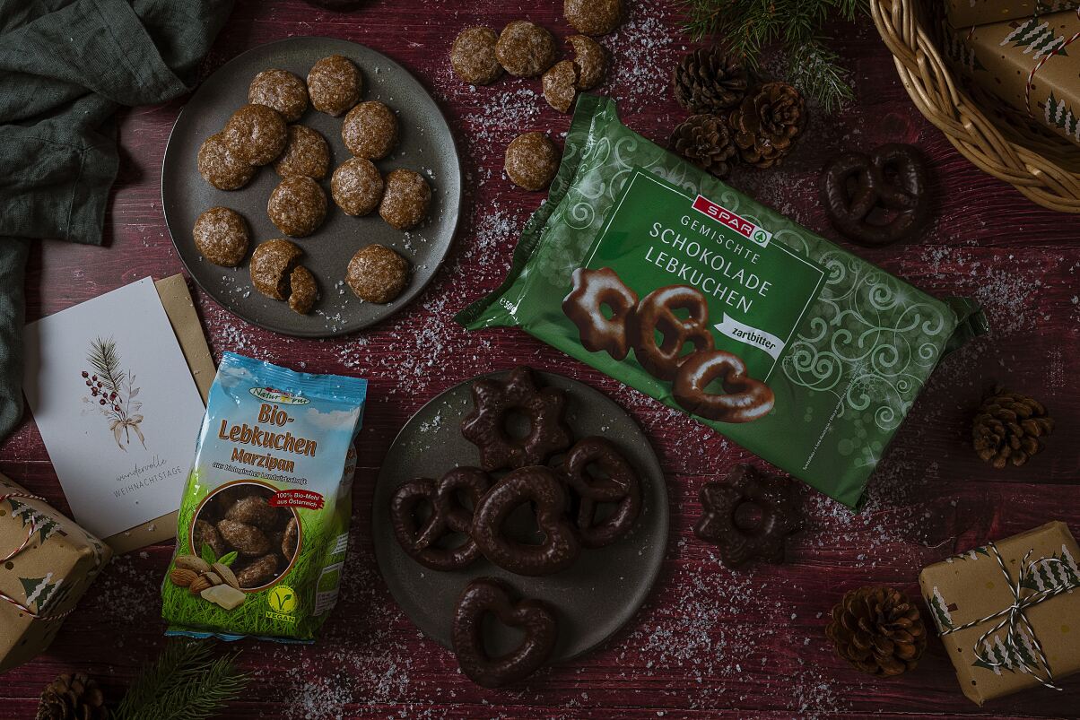 SPAR-Gemischte-Schokolade-Lebkuchen-Zartbitter+SPAR-Natur_pur-Bio-Lebkuchen-Marzipan©Sarah-Helmanseder-9