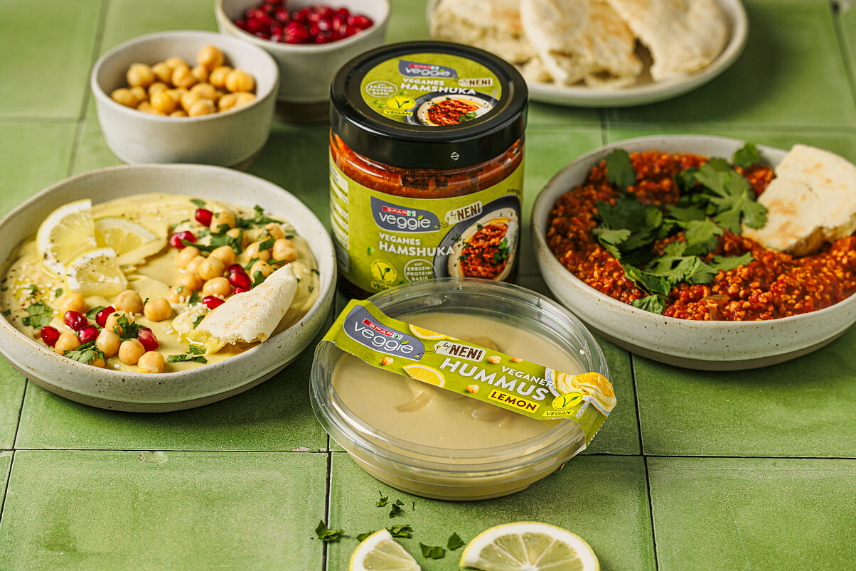 SPAR-Veggie-by-NENI_veganer-Hummus-Lemon_veganes-Hamshuka_©Sarah-Helmanseder-15