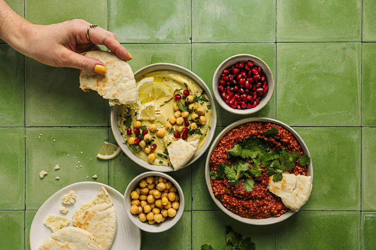 SPAR-Veggie-by-NENI_veganer-Hummus-Lemon_veganes-Hamshuka_©Sarah-Helmanseder-3