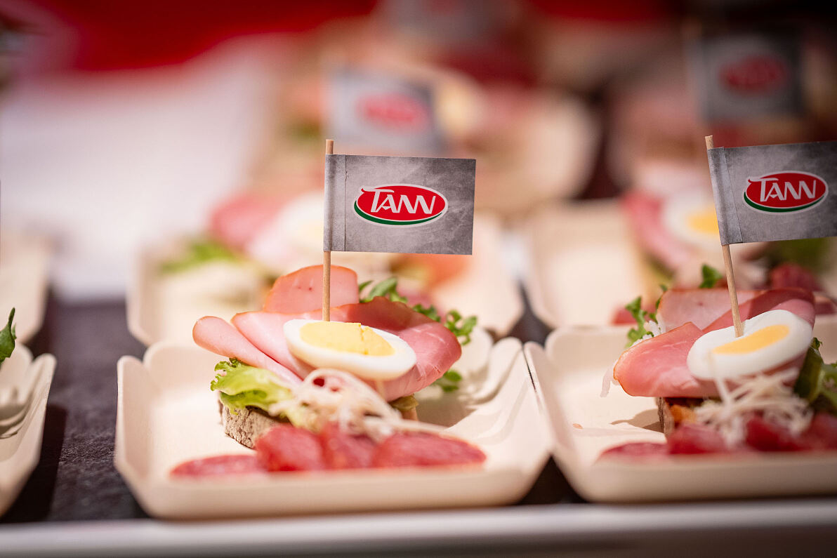 An der Genuss-Station der TANN werden italienische Wurstspezialitäten wie Prosciutto Cotto oder Salsiccia serviert. 