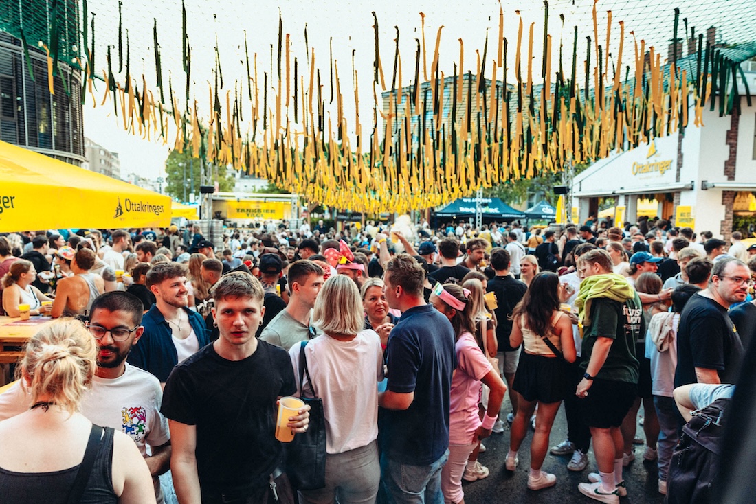 (c) Beer Pong Austria_MARKS_SOSULSKI_Event-Außenbereich