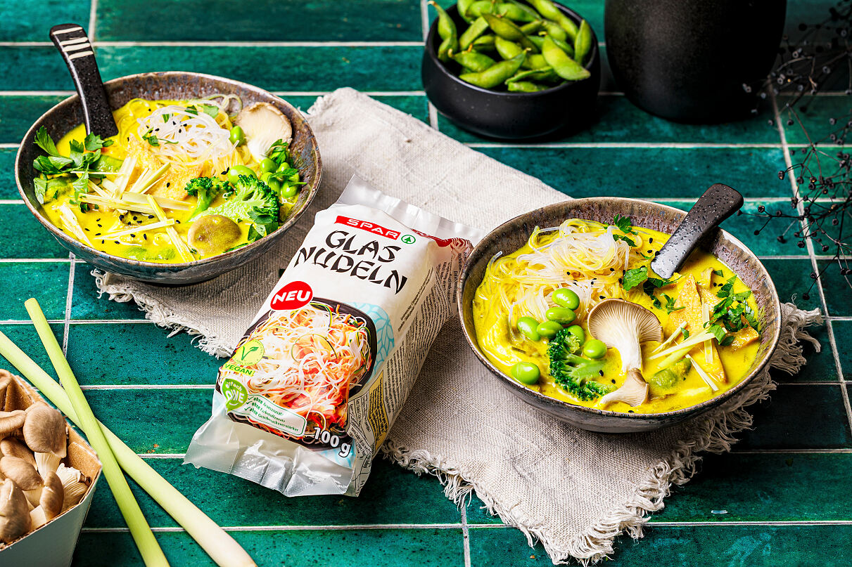 SPAR-Asia-Glasnudeln+diverse-Asia-Produkte+Thai-Kokos-Curry-Suppe_